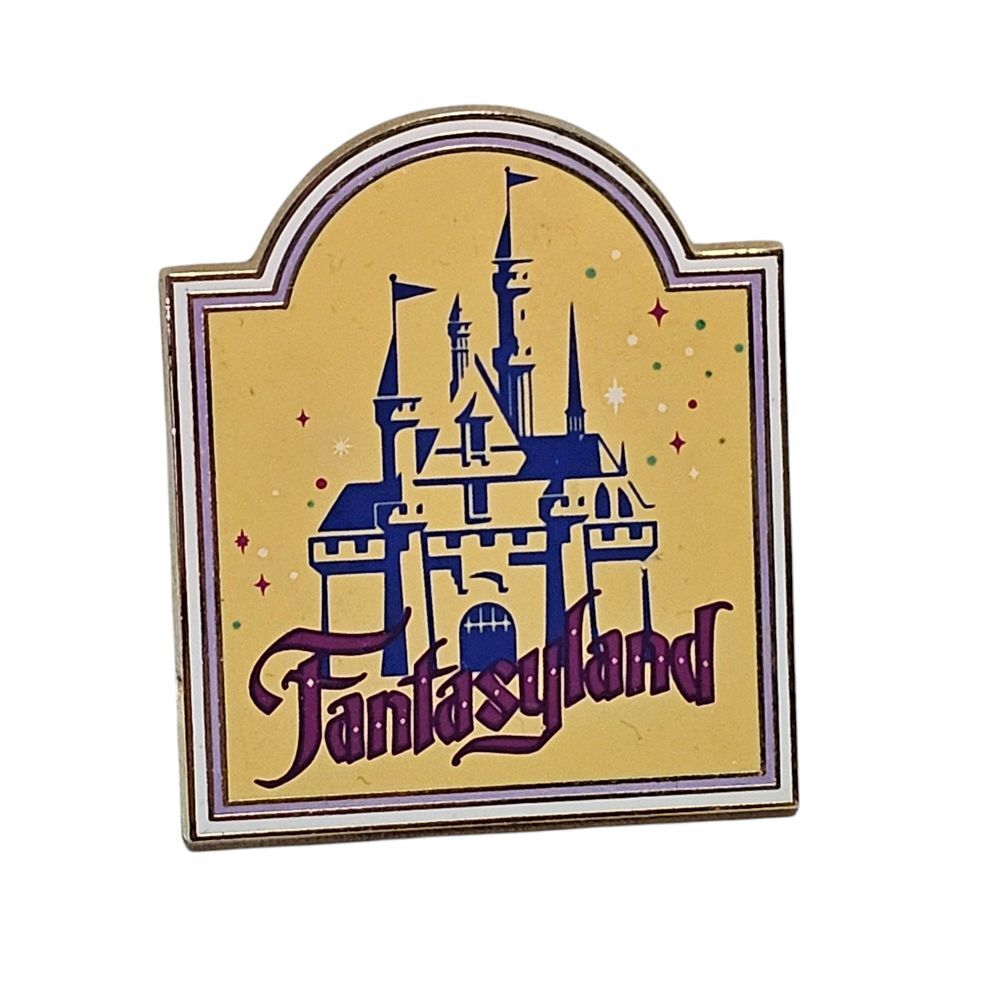 Disney Fantasyland Castle Pin Walt Disney Imagineering Cast Exclusive 39876 - Picture 2 of 10